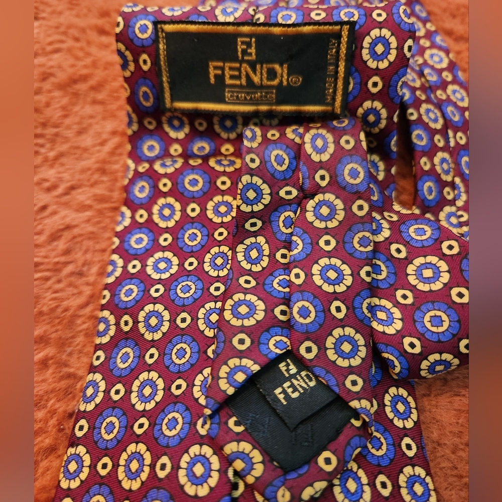Fendi 100% Silk Men's Tie Cravatte Italy Blue Red Oval Geo Pattern Rare